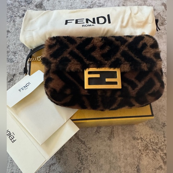 Fendi Baguette Mini shearling sheepskin bag - Picture 10 of 12